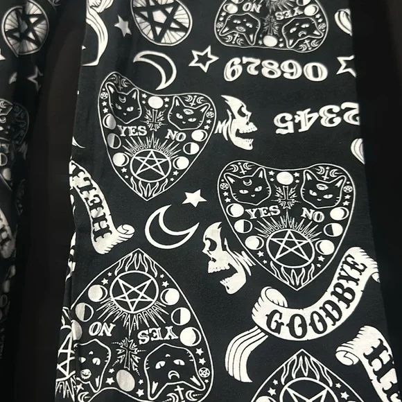 Occult Leggings - Picture 2 of 4